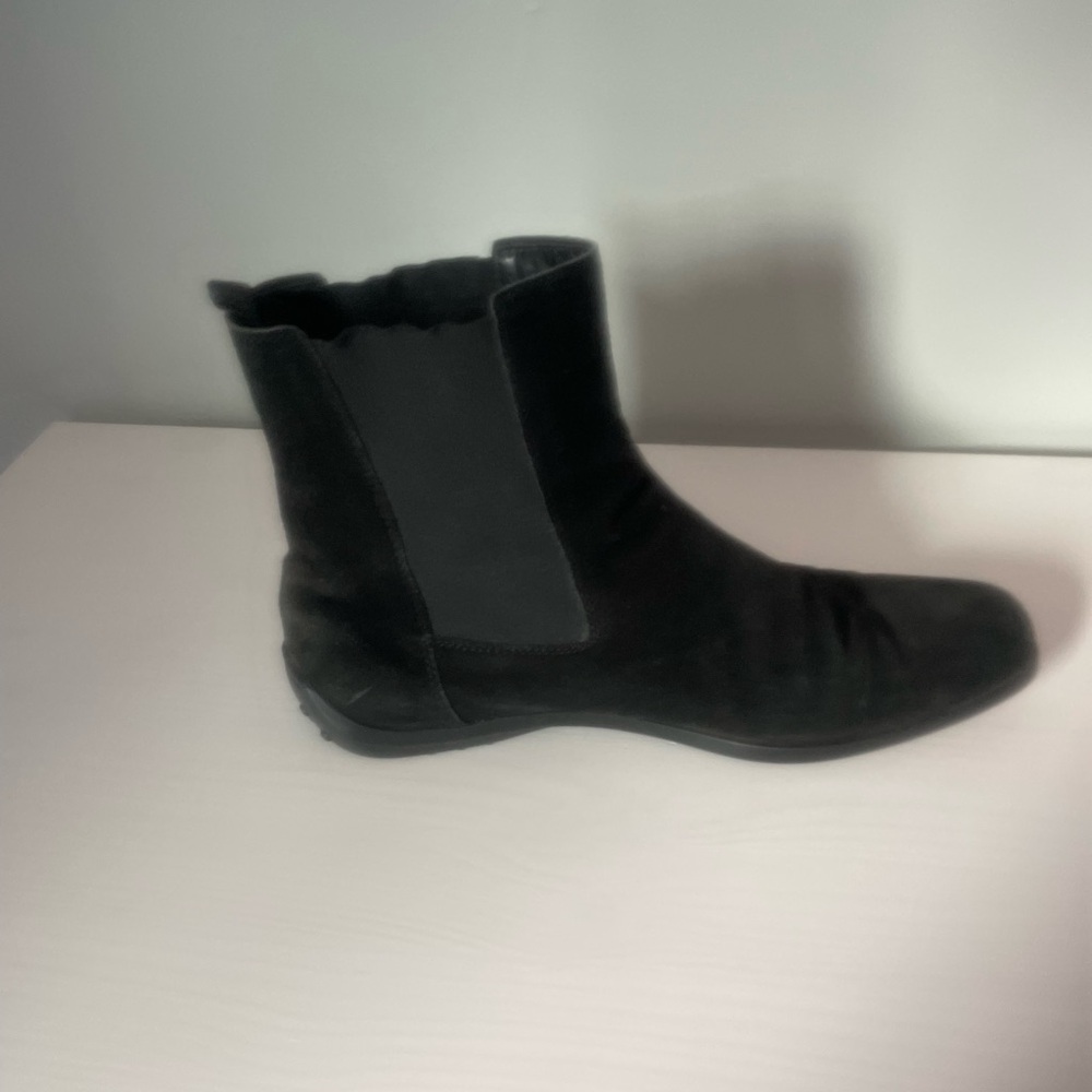 Tod’s Black Chelsea boots